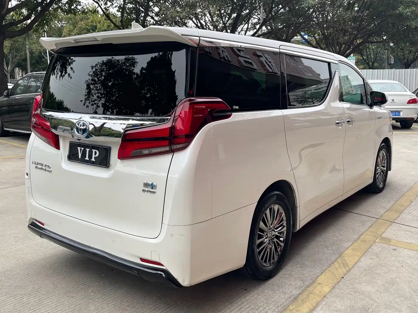 Toyota Alphard 2021 Hybrid 2.5L Premium фото 4
