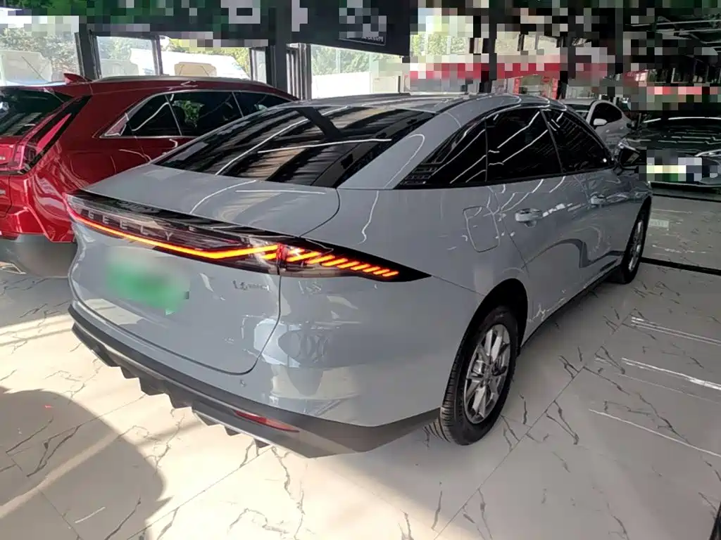 Geely Galaxy Galaxy L6 2025 2025 EM-i 60km Voyage Edition