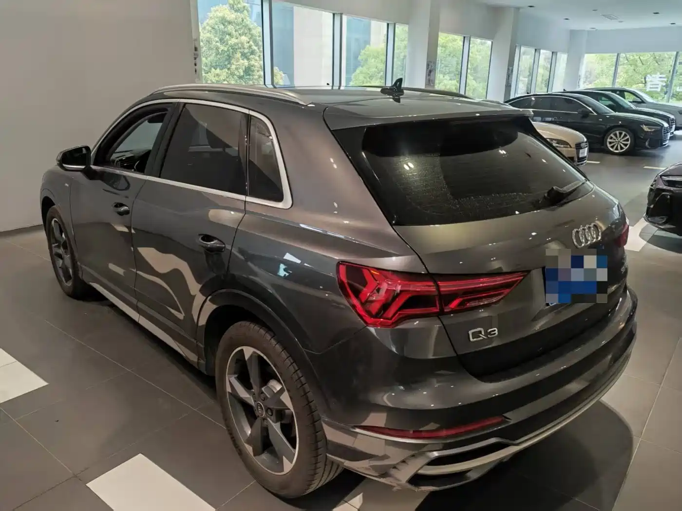 AUDI Q3