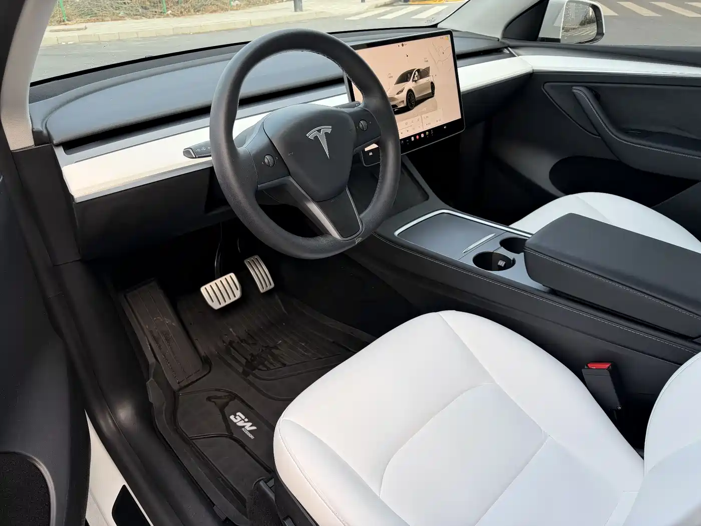 TESLA MODEL Y