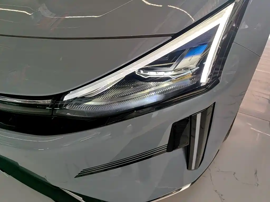 Geely Galaxy Galaxy L6 2025 2025 EM-i 60km Voyage Edition
