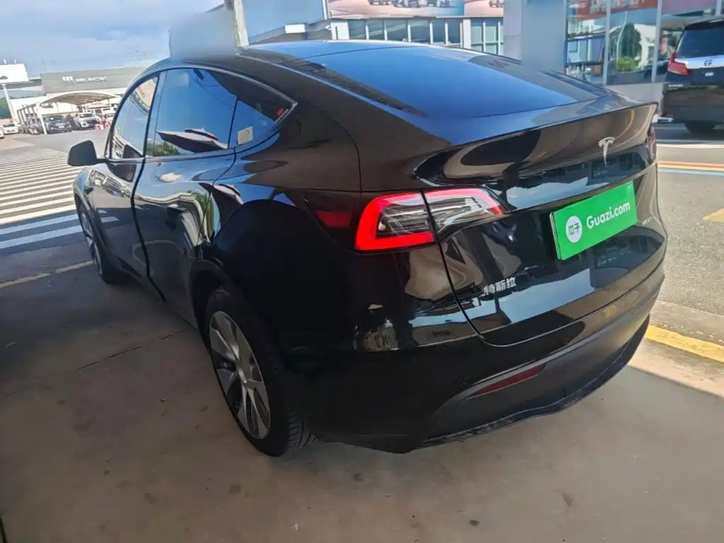 Photo 5 - Tesla Model Y