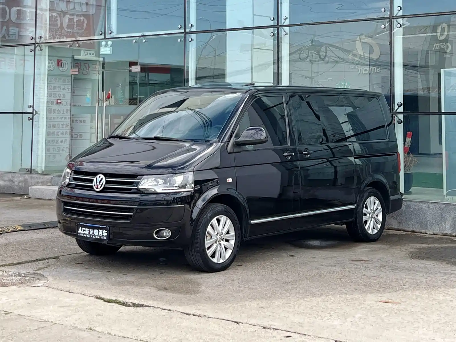Фото 1 - Volkswagen Multivan