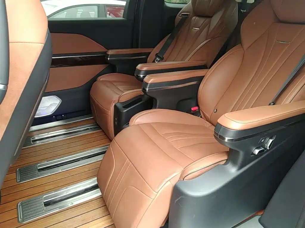 Hongqi HQ9 2023 2.0T Smart Connect Flag Enjoy Edition фото 17