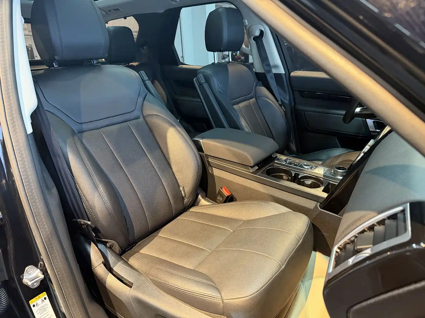 Land Rover Discovery 2019 2.0T SE фото 16