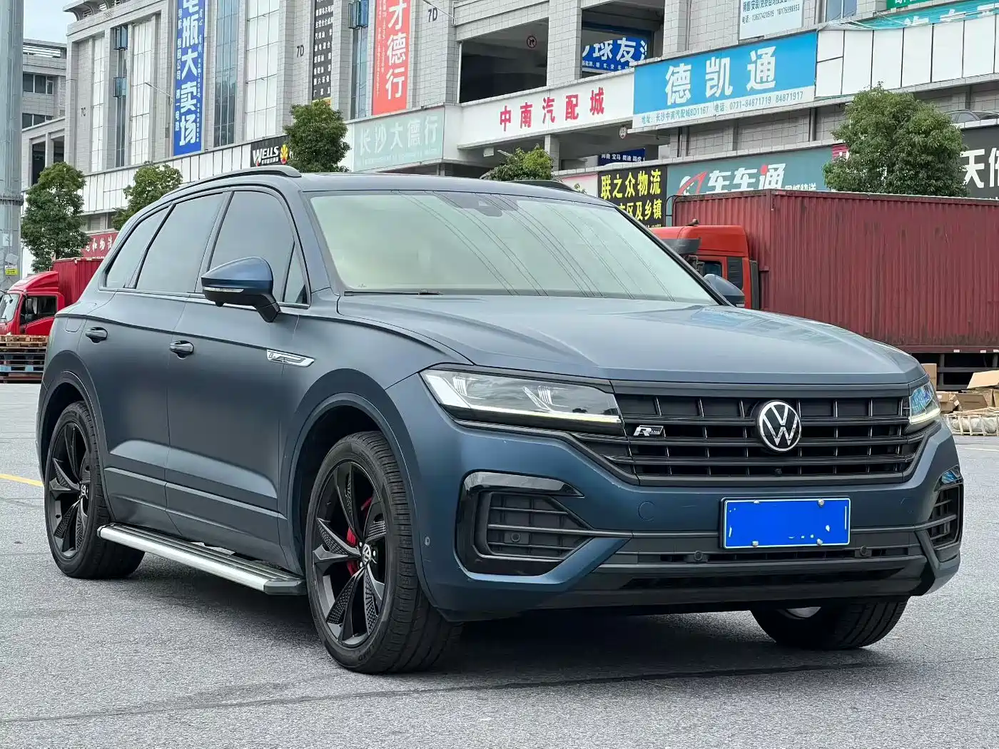 VOLKSWAGEN TOUAREG