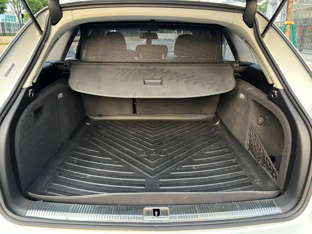 Фото 30 - Audi A4 (Import)