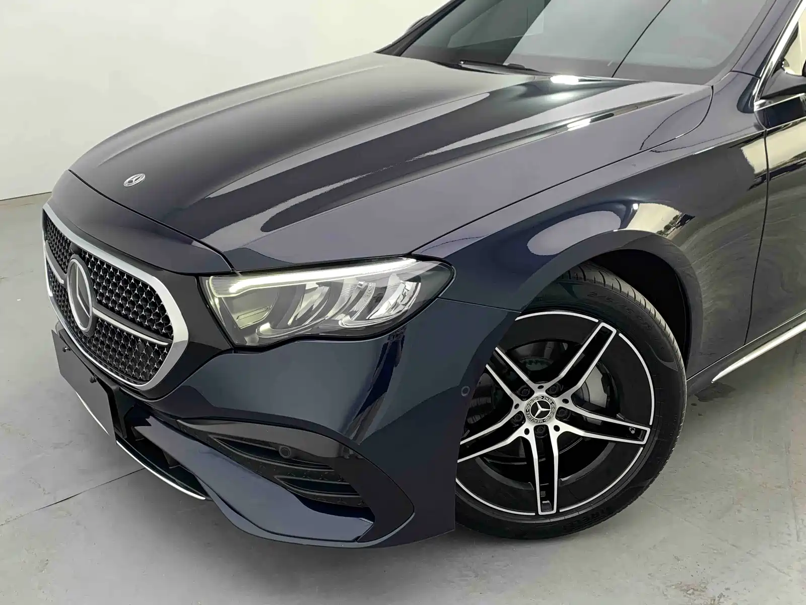 Photo 11 - Mercedes-Benz E-Class