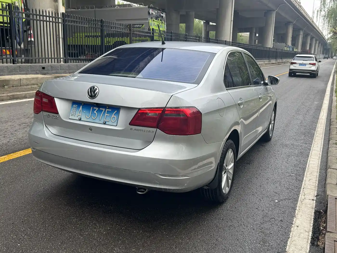 Volkswagen Jetta 2013 1.6L Manual Luxury фото 6