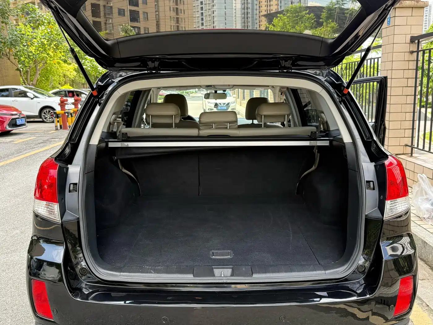 Subaru Outback 2010 2011 2.5i Luxury Navigation Edition