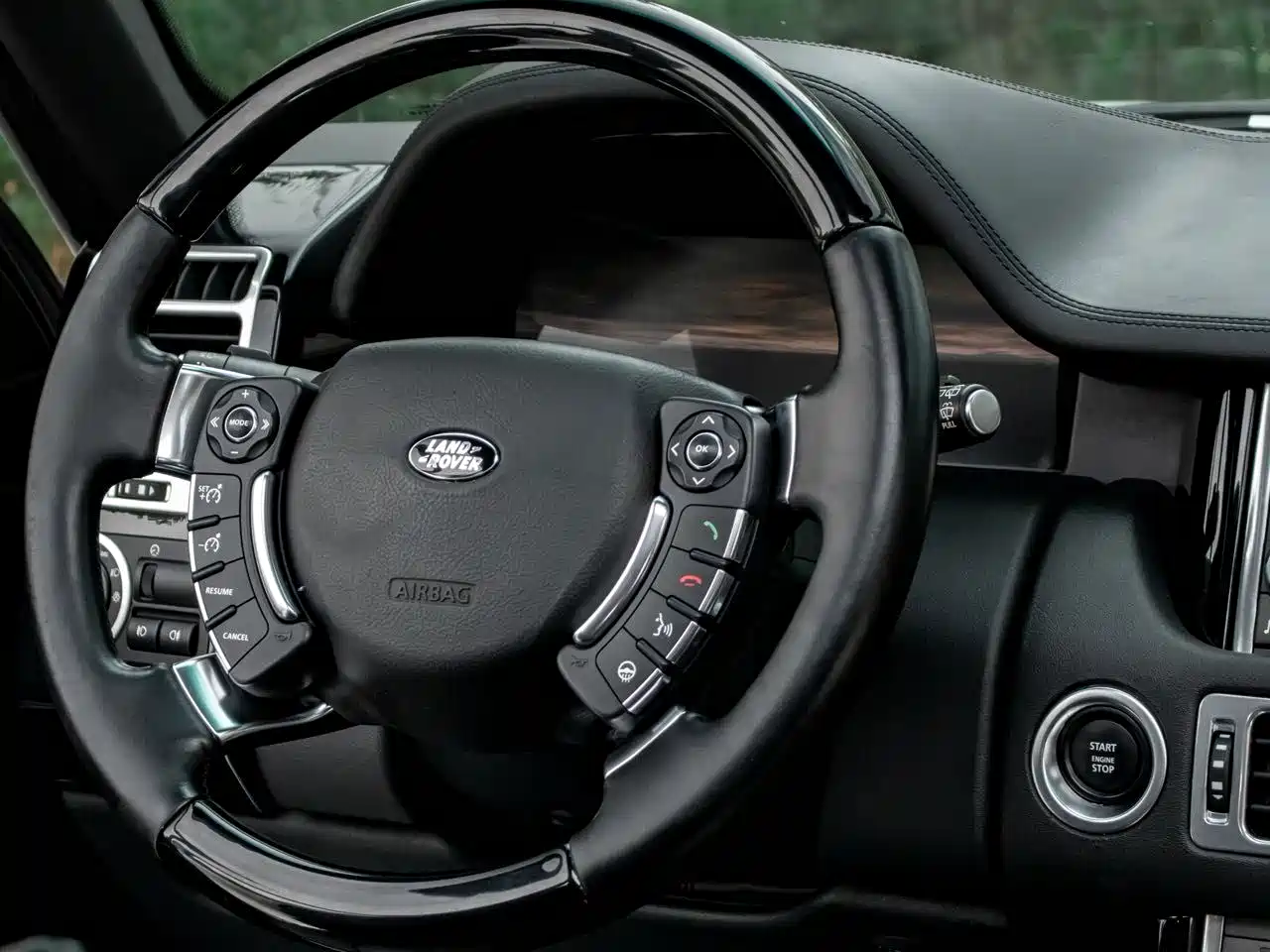 Photo 14 - Land Rover Range Rover