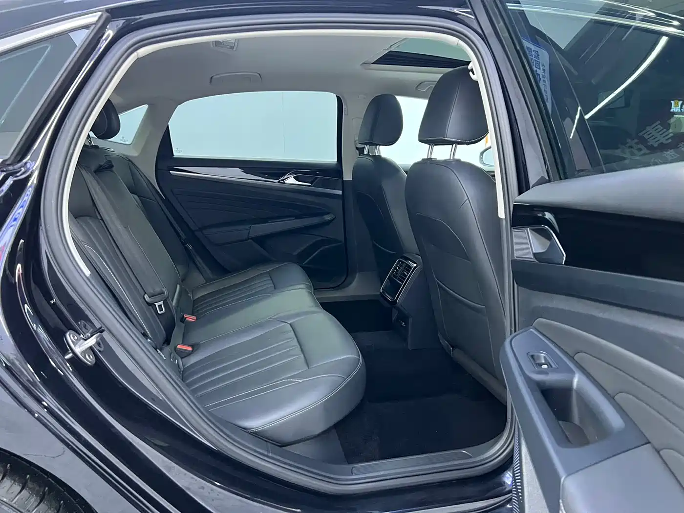 Volkswagen Passat 2023 Facelift 280TSI Elite Edition фото 21