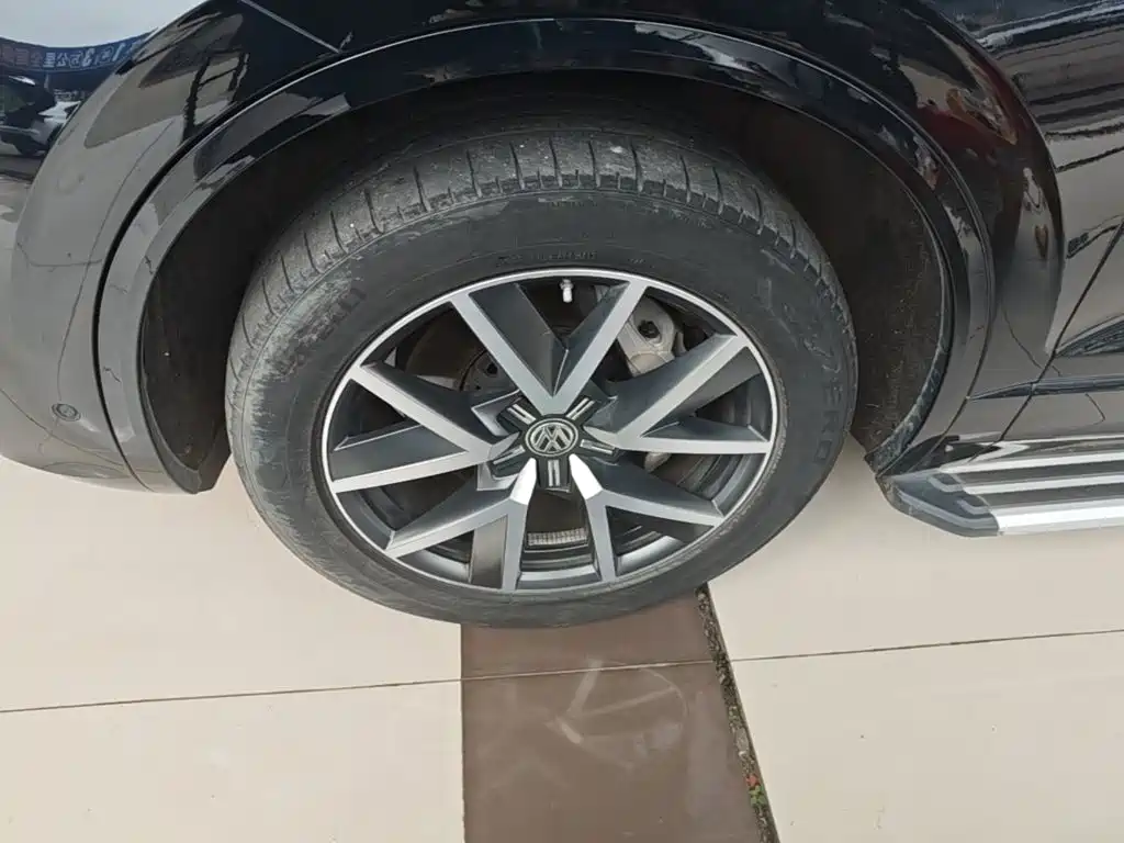 Фото 25 - Volkswagen Touareg