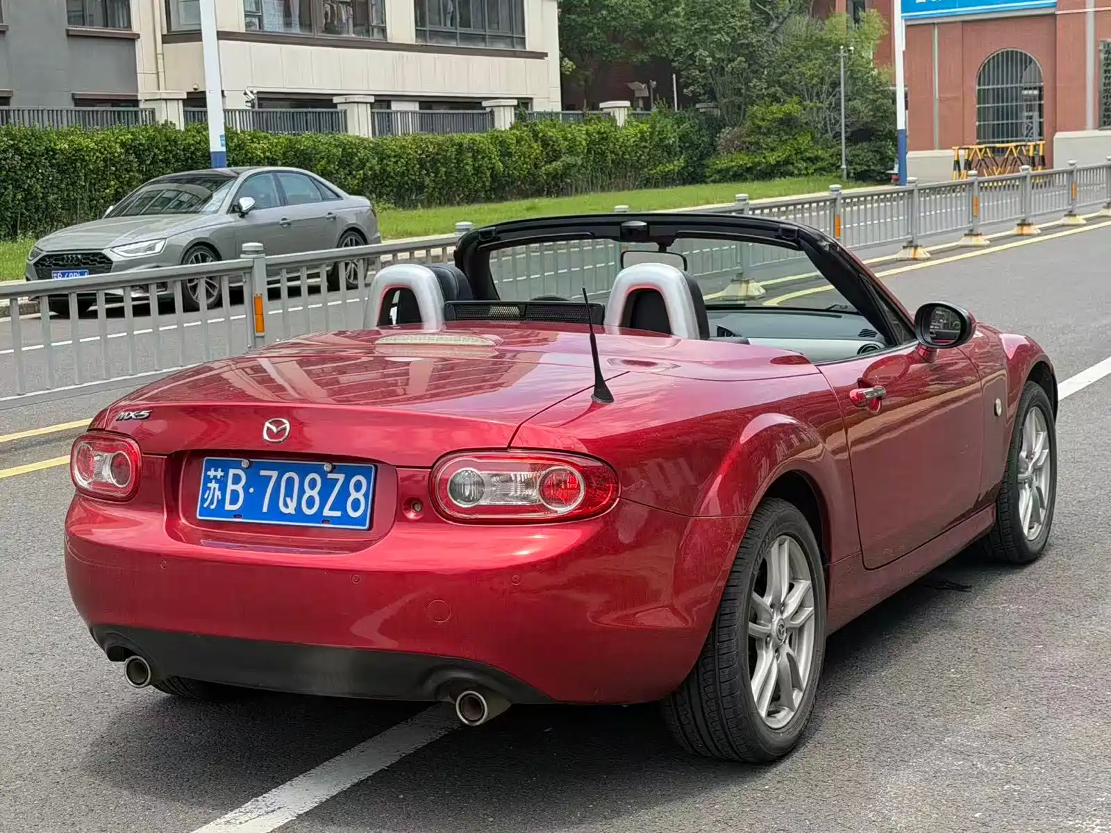 Фото 5 - Mazda MX-5