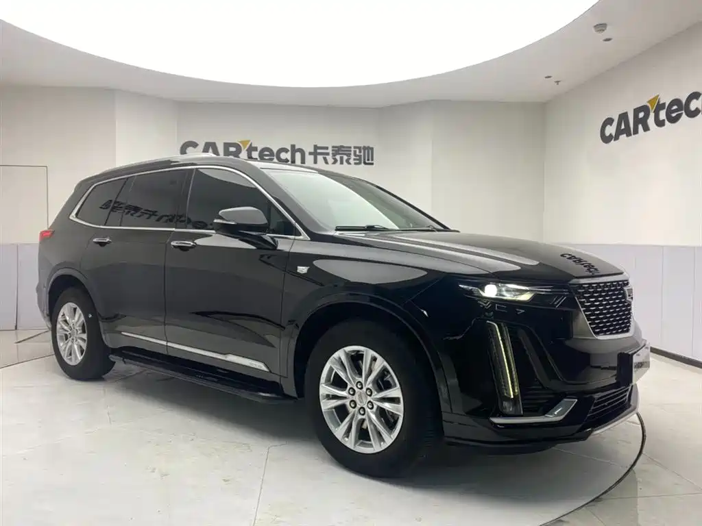 CADILLAC XT6