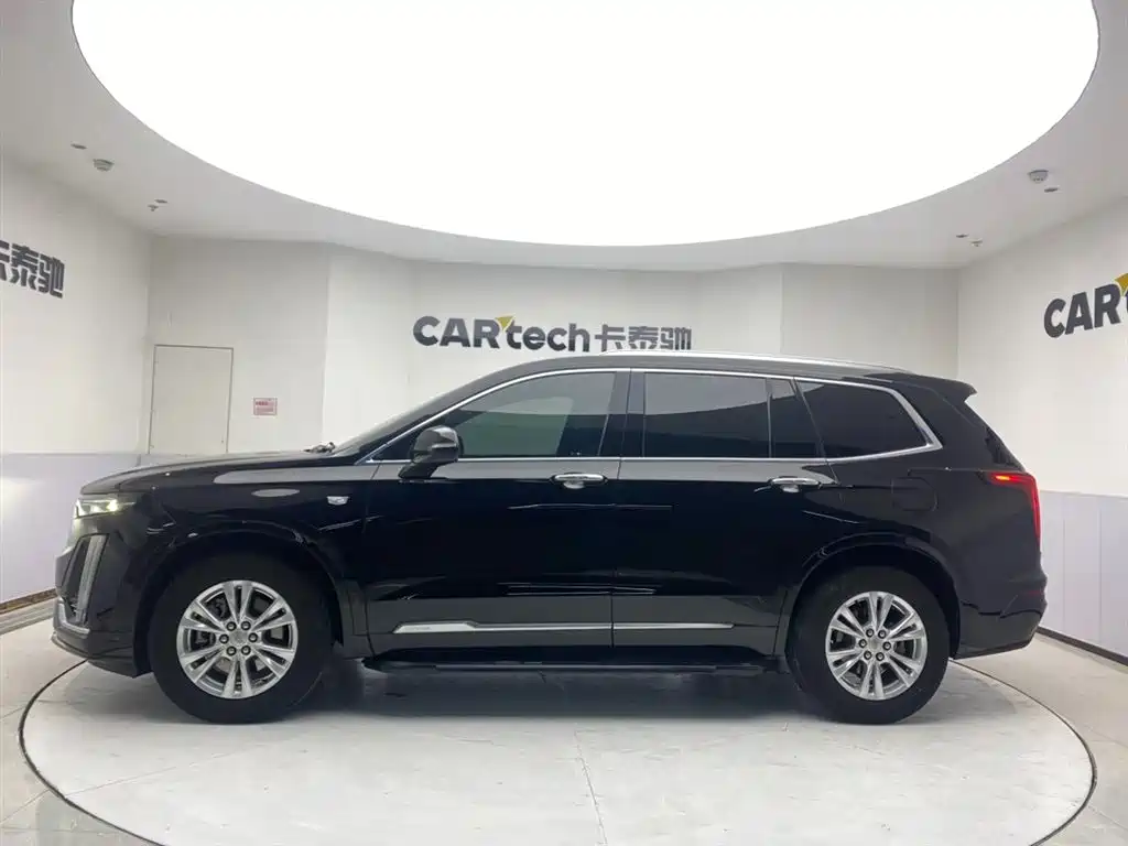 CADILLAC XT6