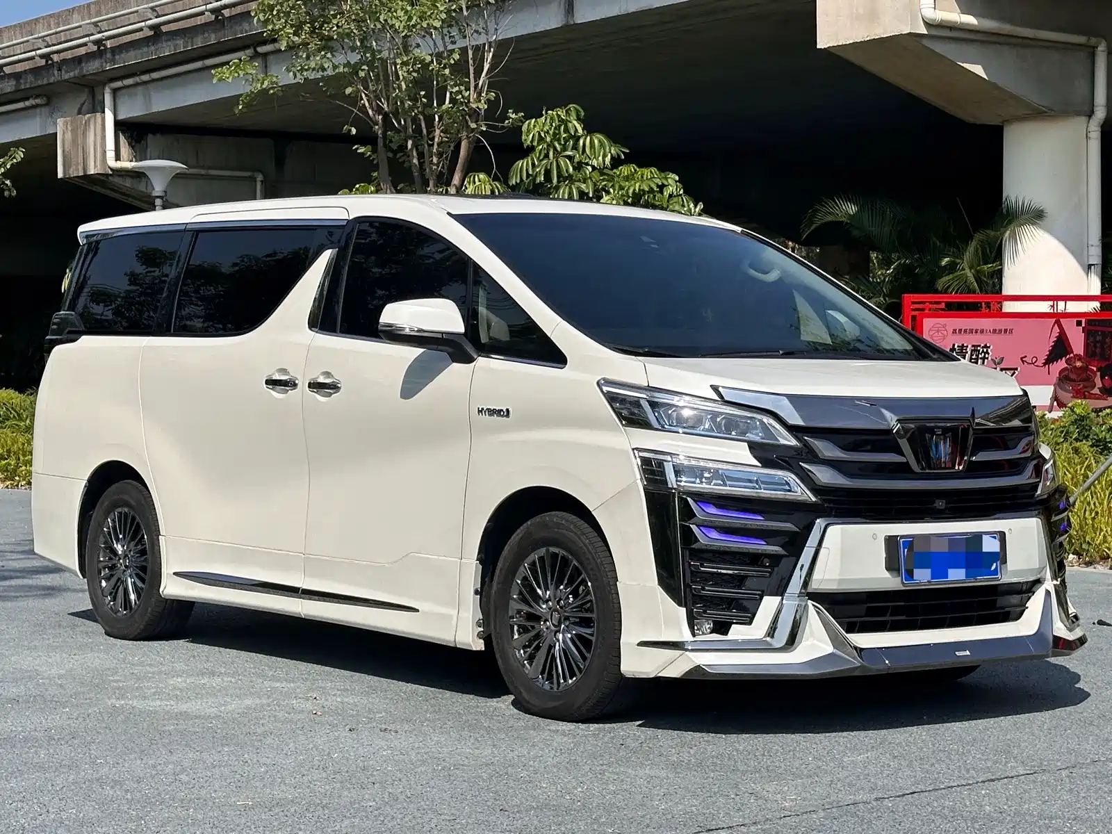 Фото 3 - Toyota Vellfire