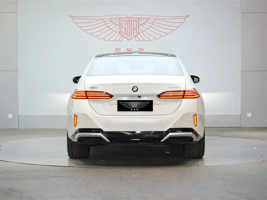 BMW 5 Series 2025 530Li Premium M Sport Package фото 6