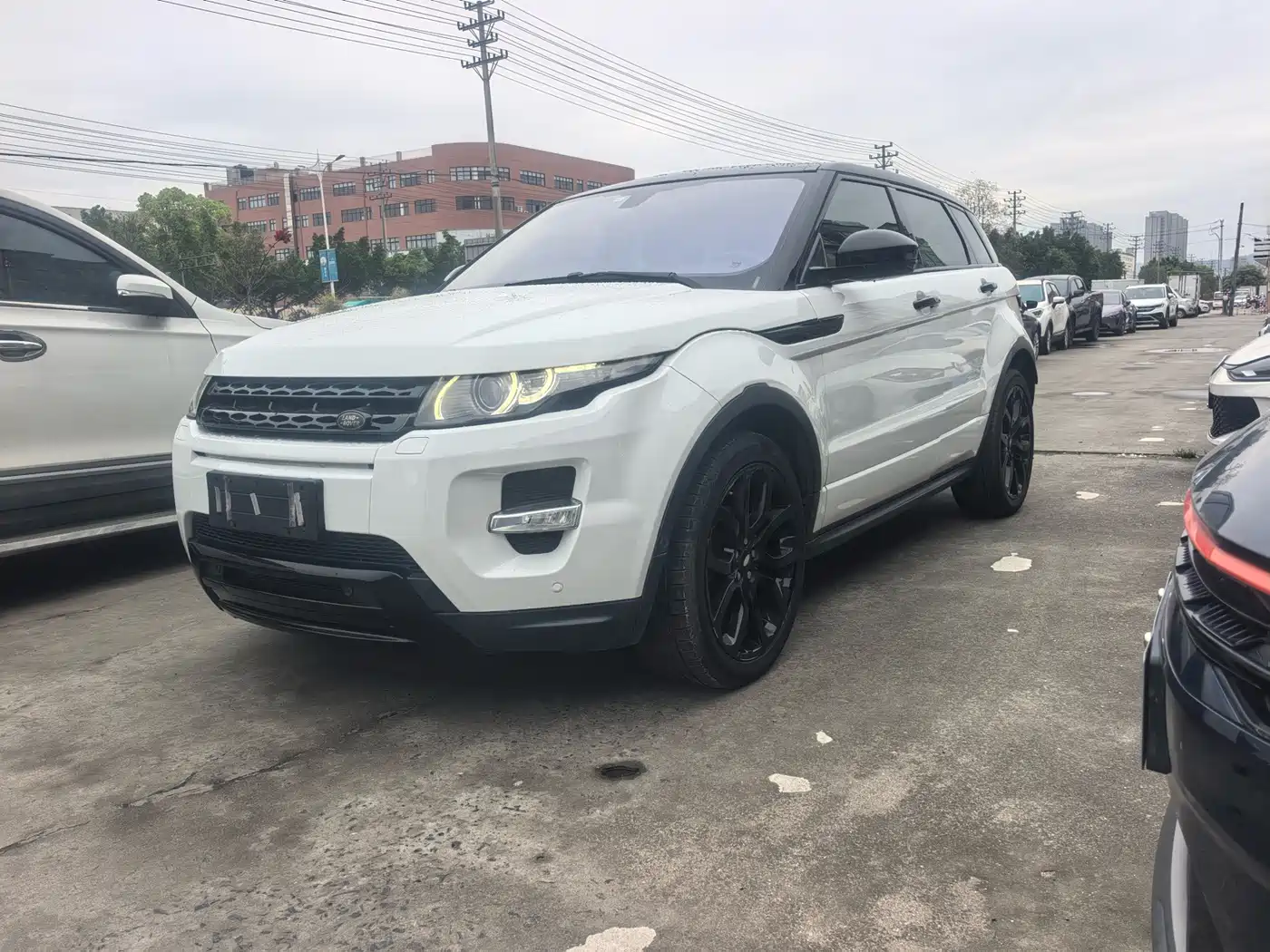 Land Rover Range Rover Evoque 2015 2.0T 5-Door Premium Edition фото 2