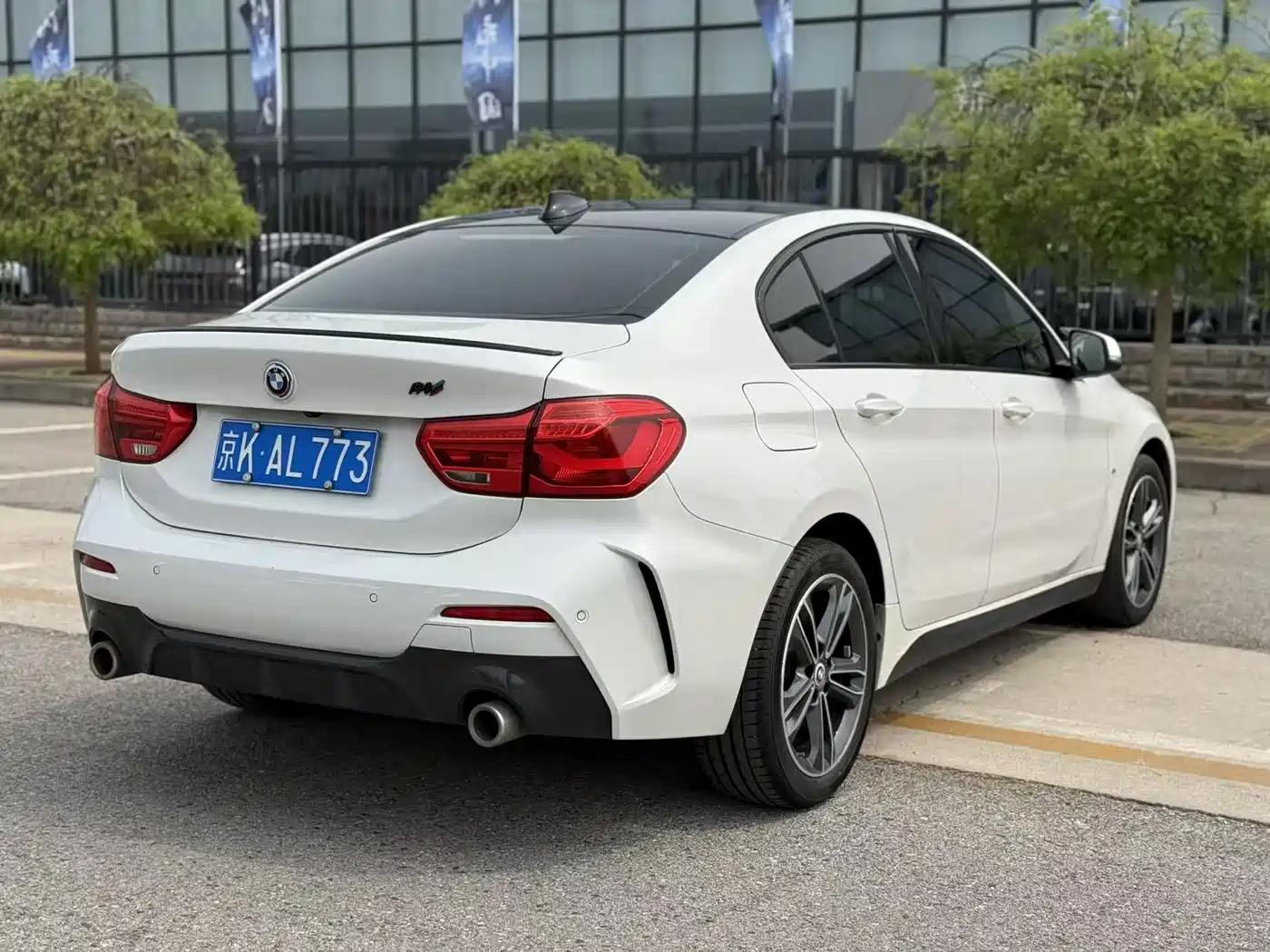 BMW 1-SERIES