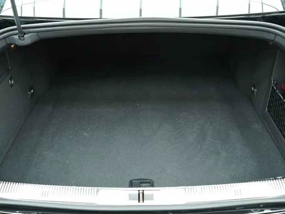 Volkswagen Phaeton 2011 4.2L V8 4-seat Extended Individual Edition фото 31