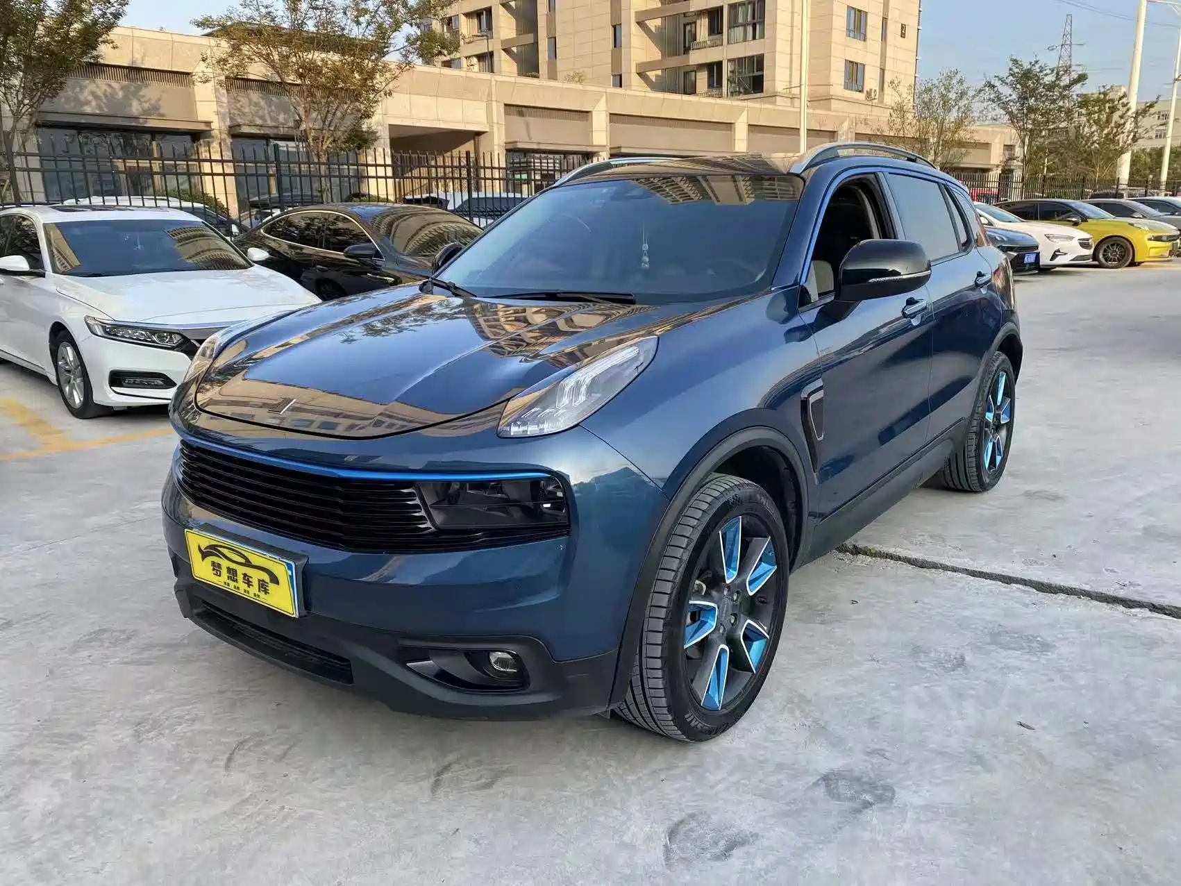 Photo 1 - Lynk & Co 01