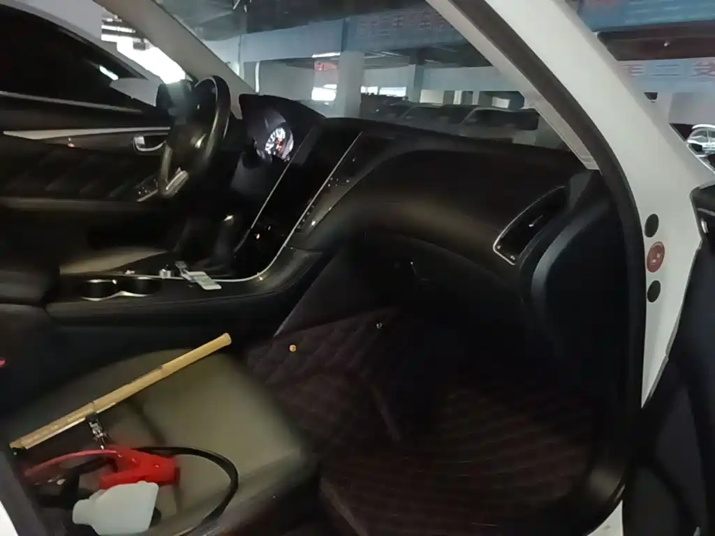 Фото 25 - Infiniti Q50L
