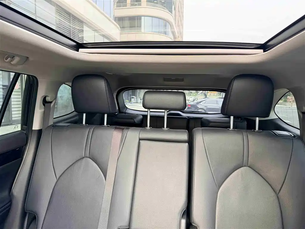 Toyota Highlander 2023 2.5L Smart Hybrid Dual Engine FWD Premium 7-Seater фото 32