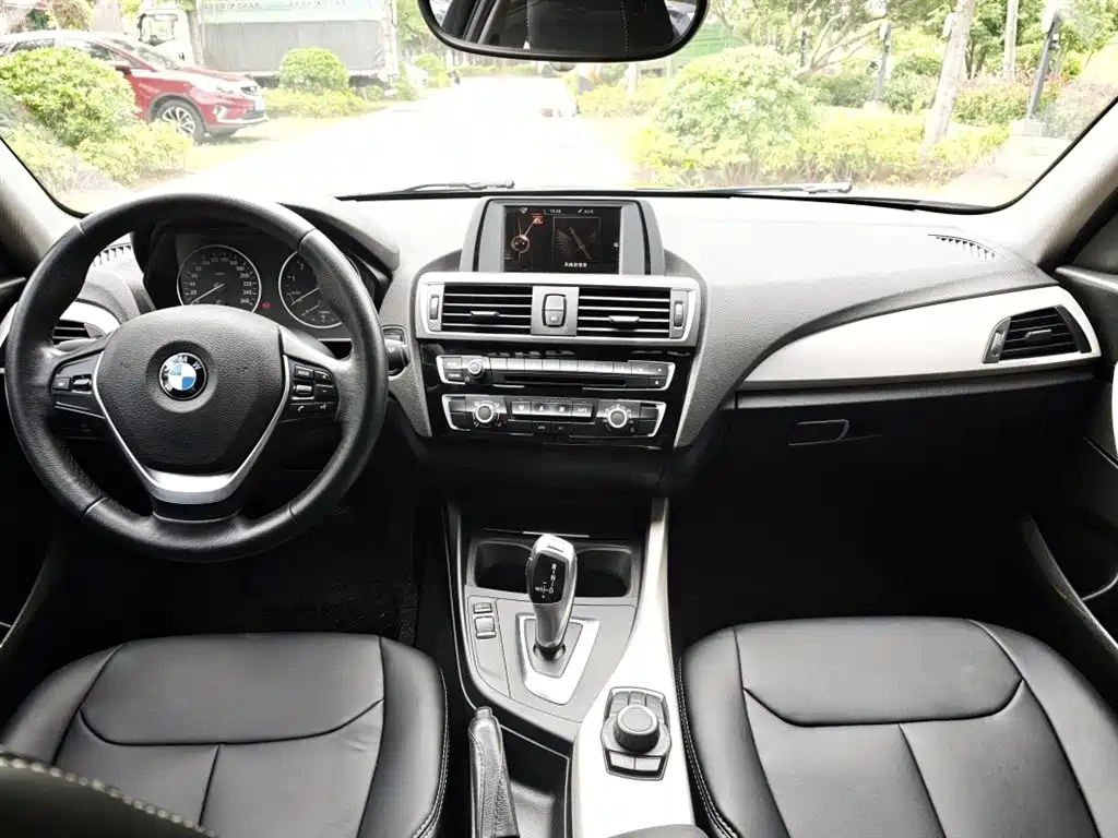 BMW 1 Series (Import) 2016 118i Leading фото 8