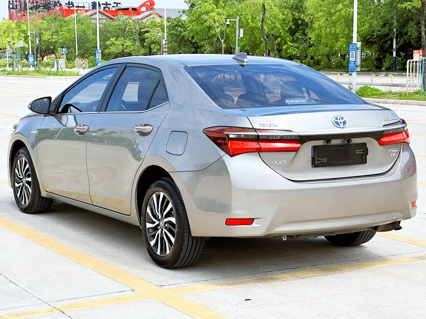 Toyota Corolla 2017 Facelift Hybrid 1.8L E-CVT Leading Edition фото 20
