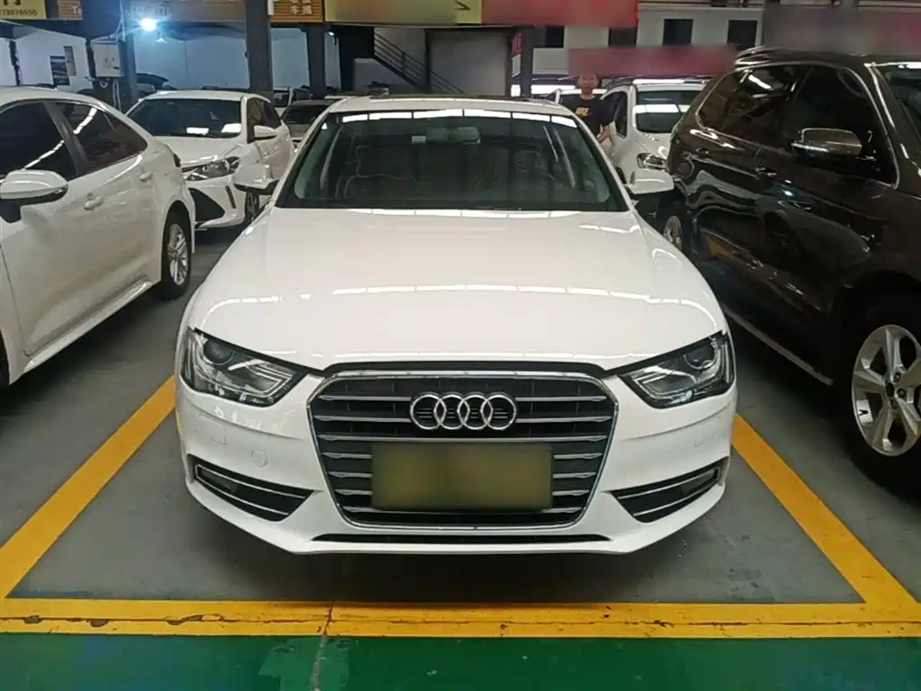 Audi A4L 2013 35 TFSI Automatic Comfort фото 3