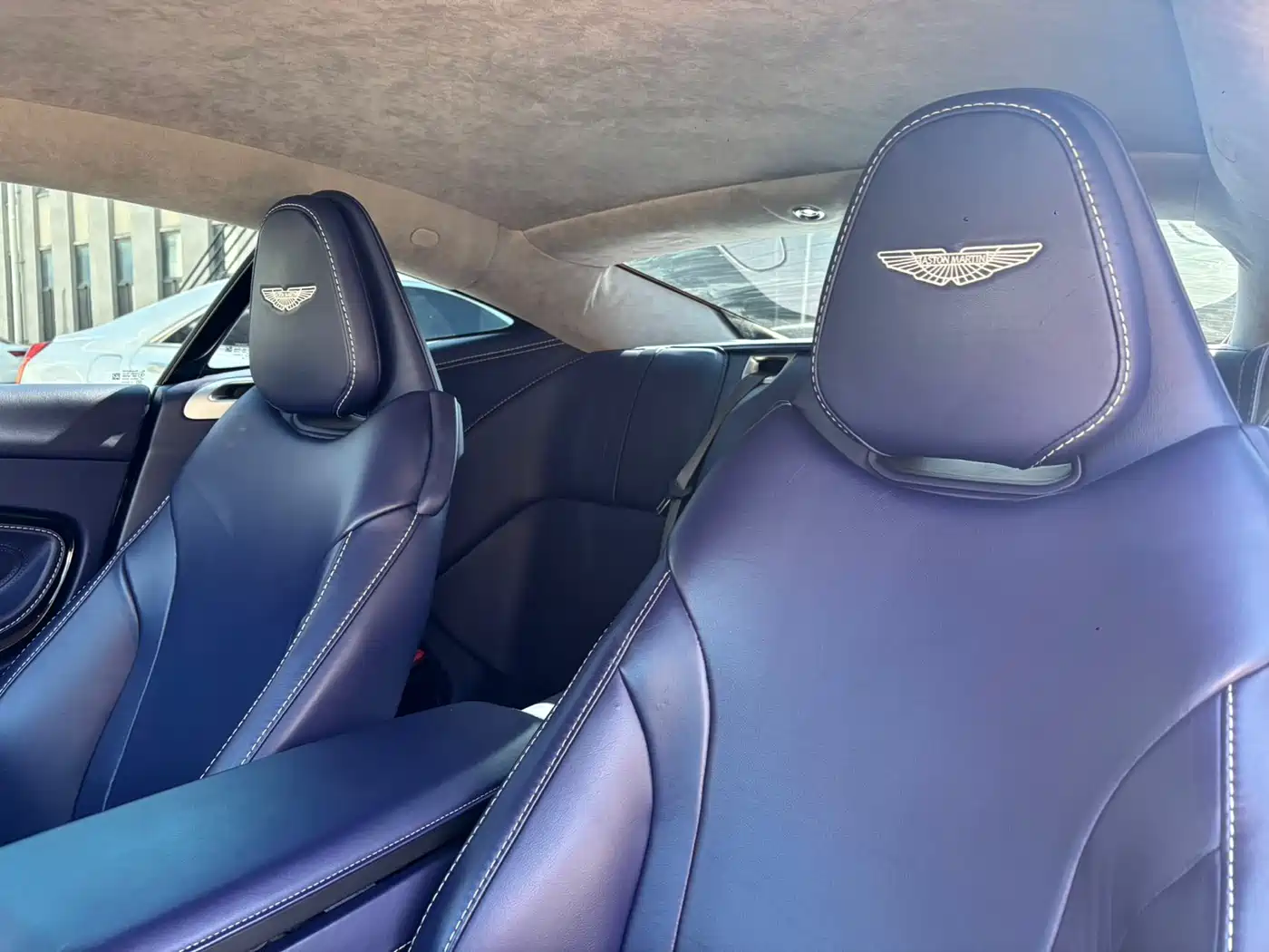 Aston Martin DB11 2019 Model 4.0T V8 Coupe фото 9