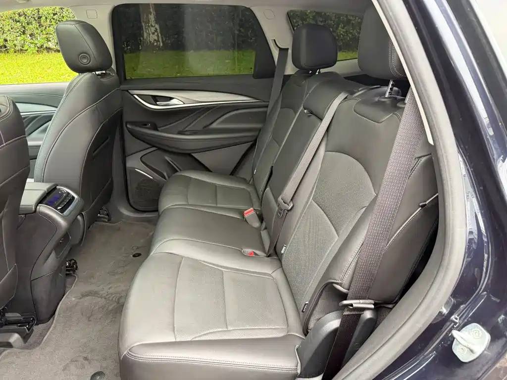 Фото 12 - Buick Enclave