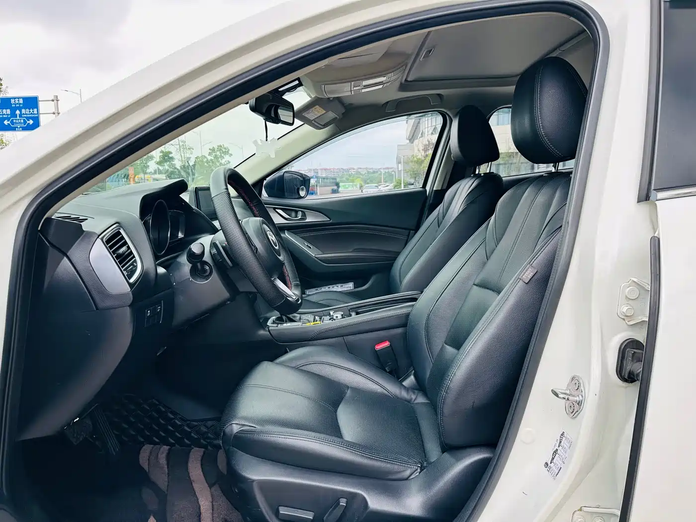 Фото 4 - Mazda Mazda 3
