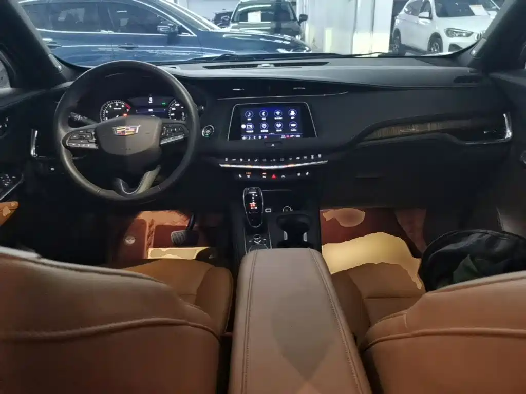 صورة 10 - Cadillac XT4