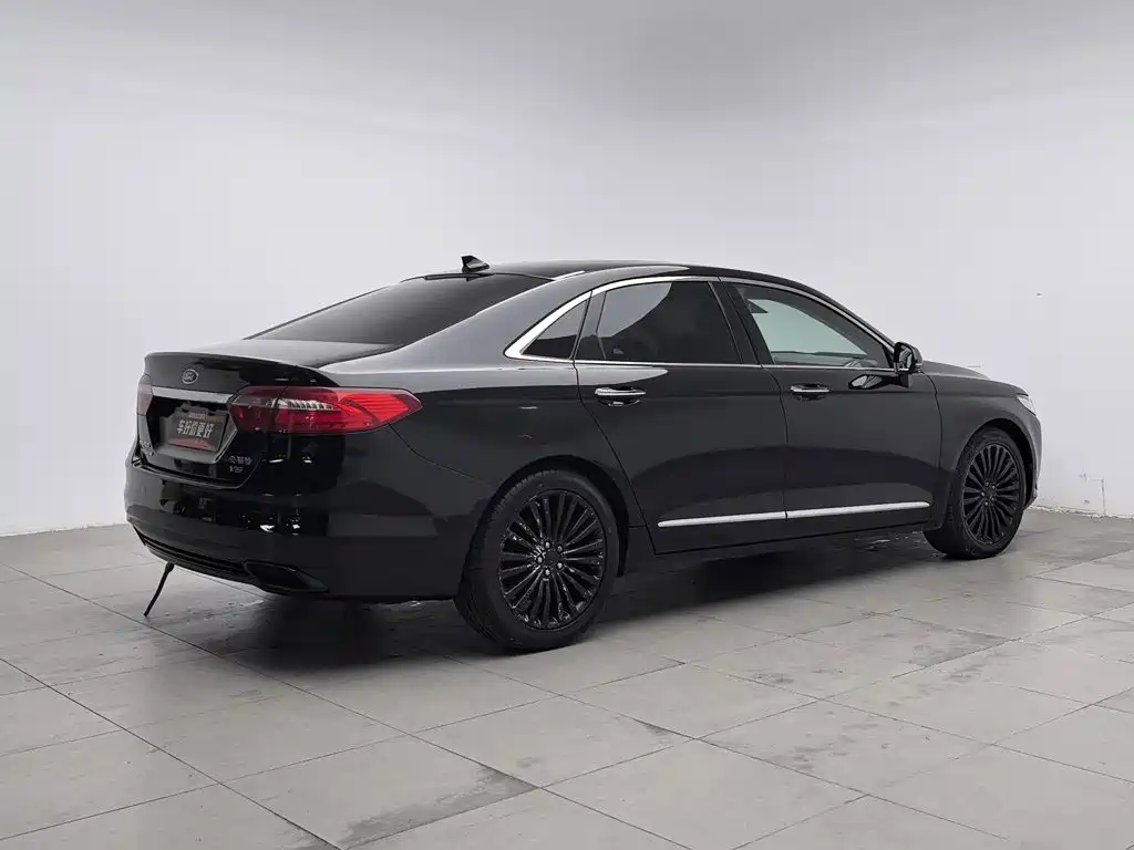 Photo 2 - Ford Taurus