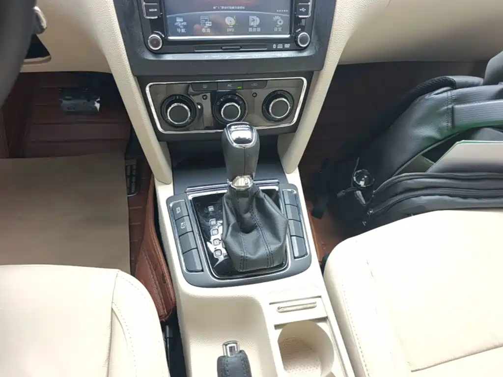 Škoda Superb 2014 2013 1.8TSI Automatic Elite Edition