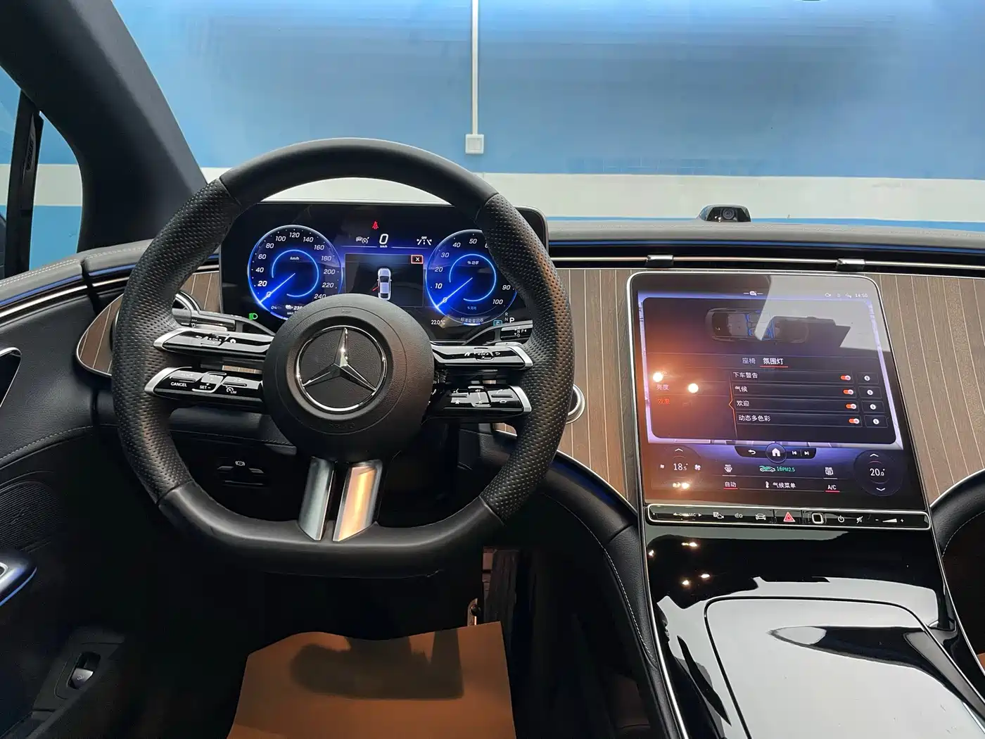 Mercedes-Benz EQE 2022 350 Pioneer Edition фото 22