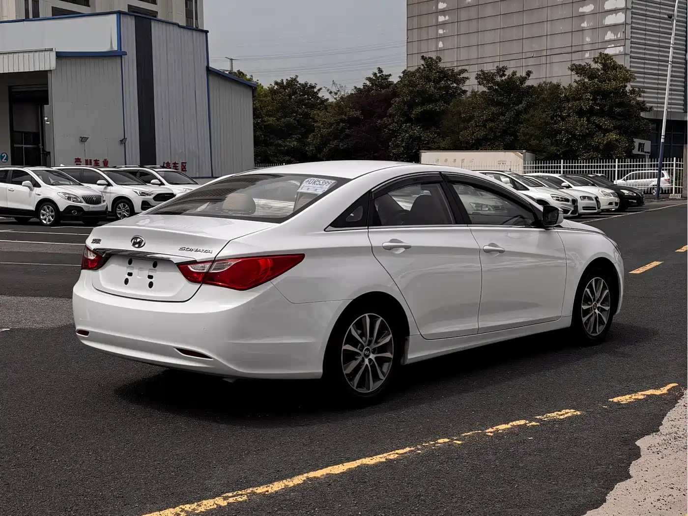 Hyundai Sonata 2015 Classic 2.0L Automatic Luxury Edition фото 4