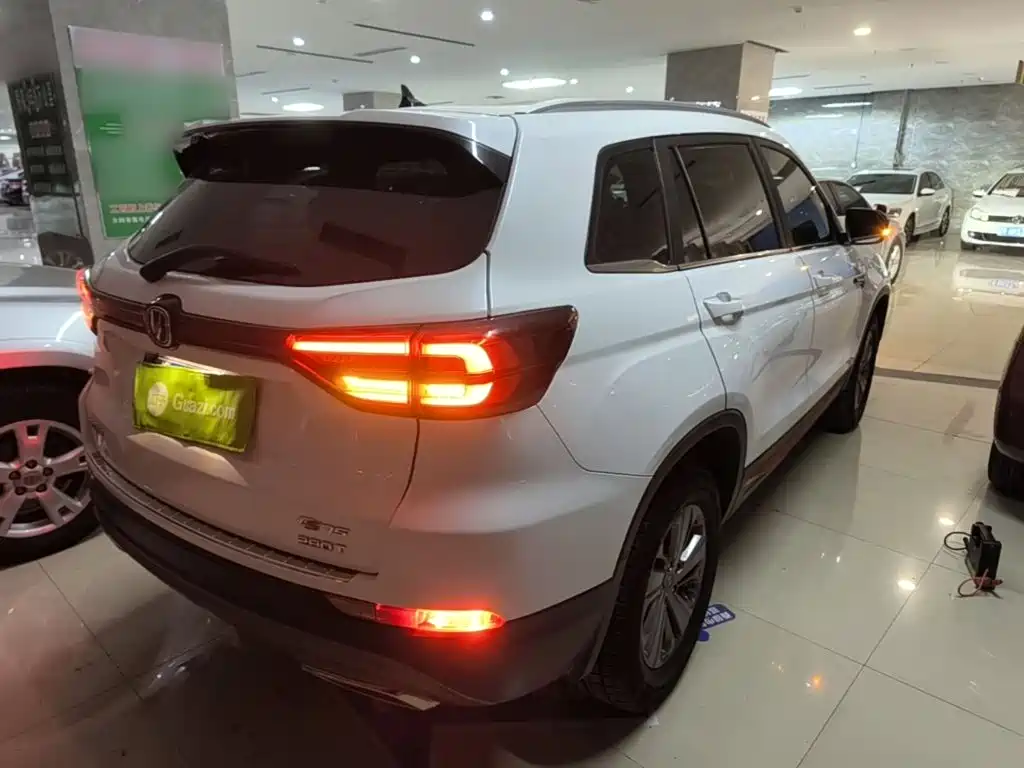 Фото 7 - Changan CS75
