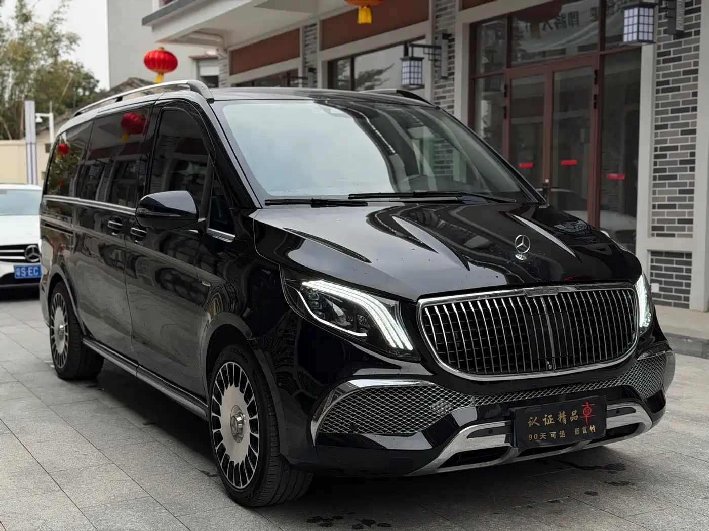 Mercedes-Benz V-Class 2017 Model V 260 Premium Edition фото 3