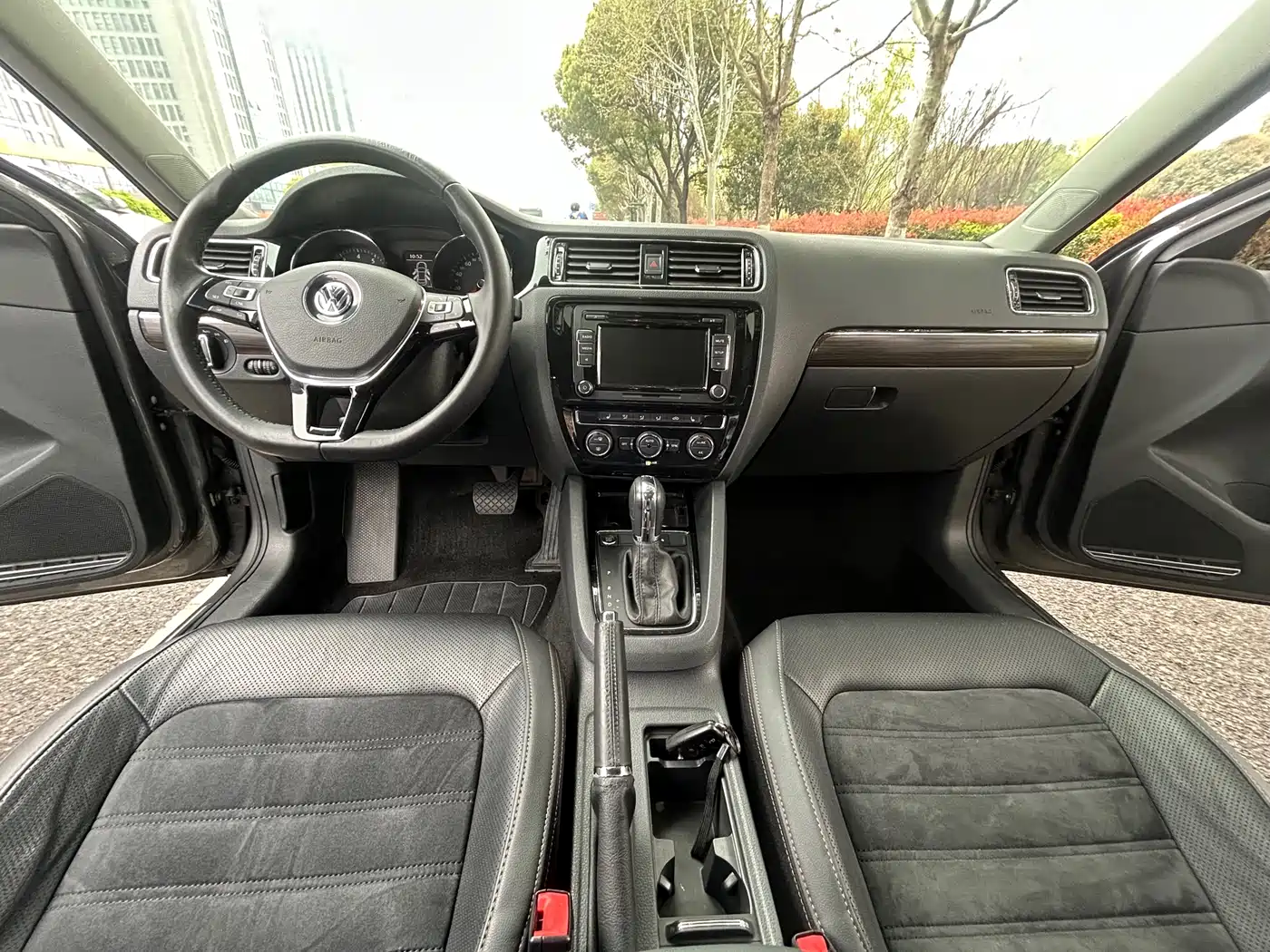 Volkswagen Sagitar 2015 230TSI Automatic Luxury фото 14