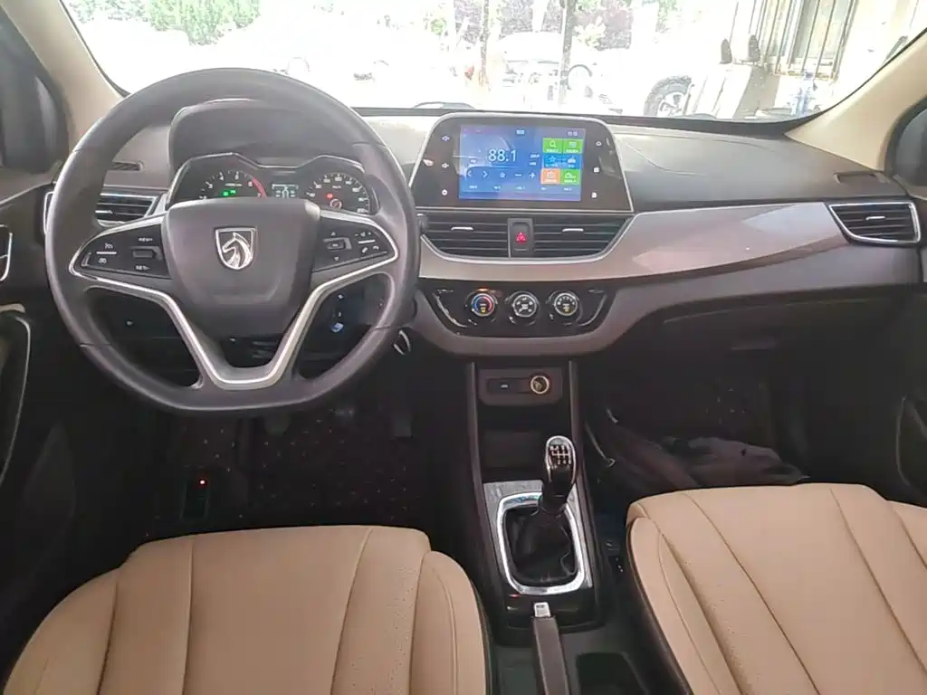 Baojun 310W 2017 2017 1.5L Manual Fashion Edition (China V)