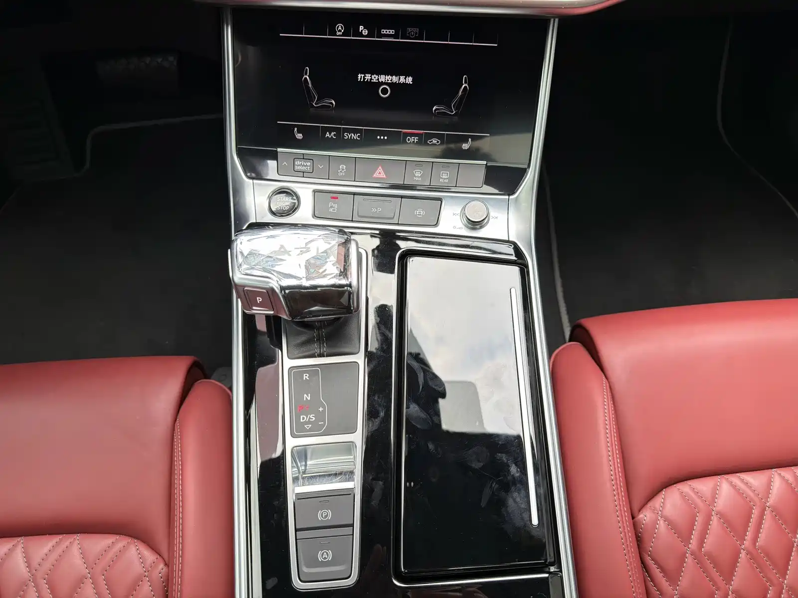Фото 11 - Audi A7L