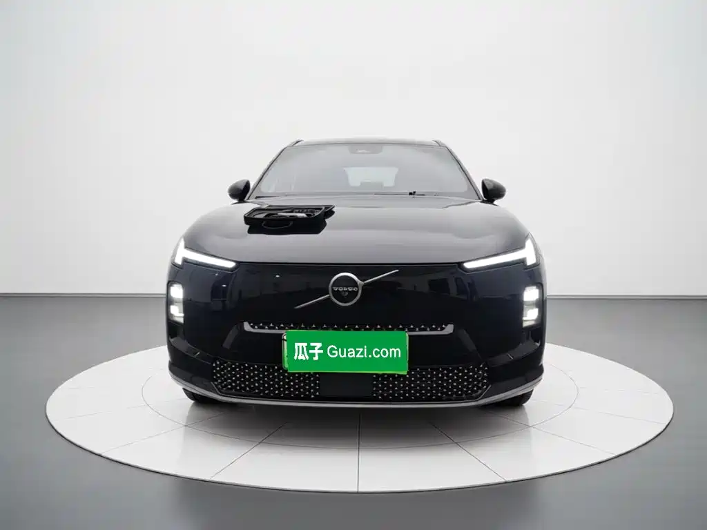 2026 Volvo XC70 Plug-in Hybrid