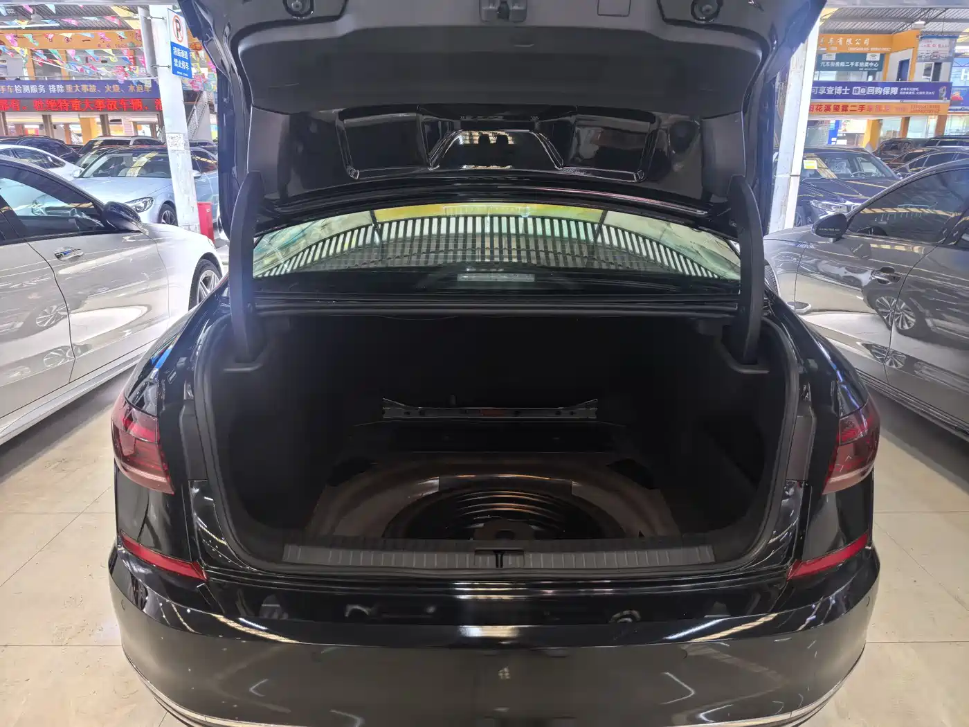Volkswagen Passat 2023 330TSI Luxury Edition фото 15