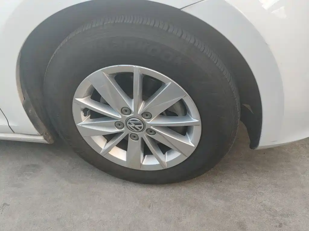 Фото 24 - Volkswagen Golf