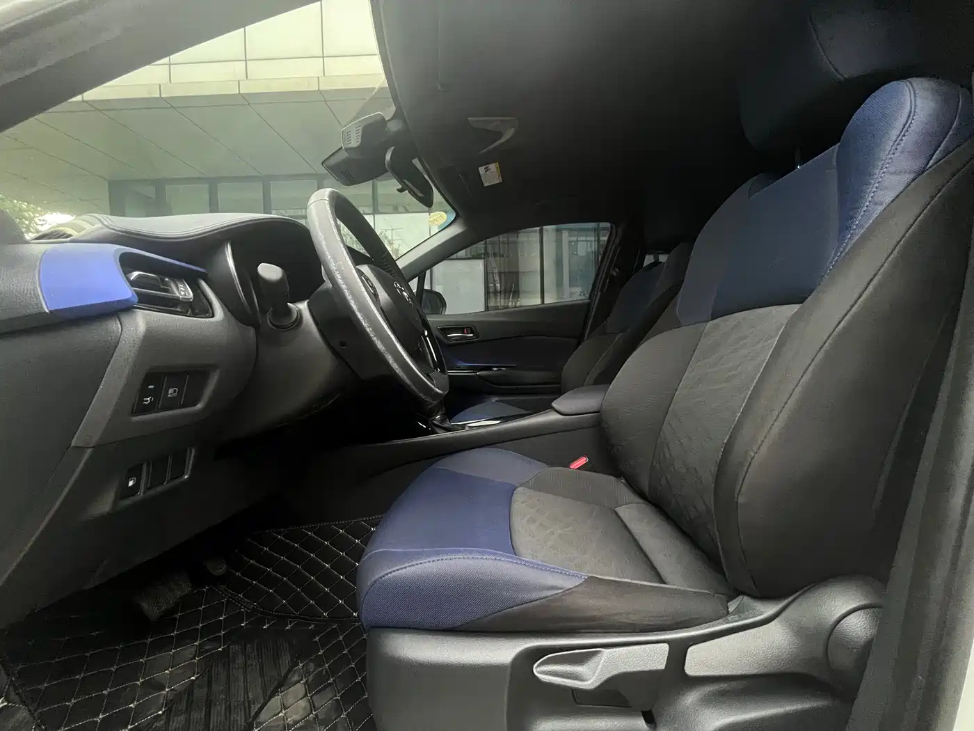 Photo 10 - Toyota C-HR