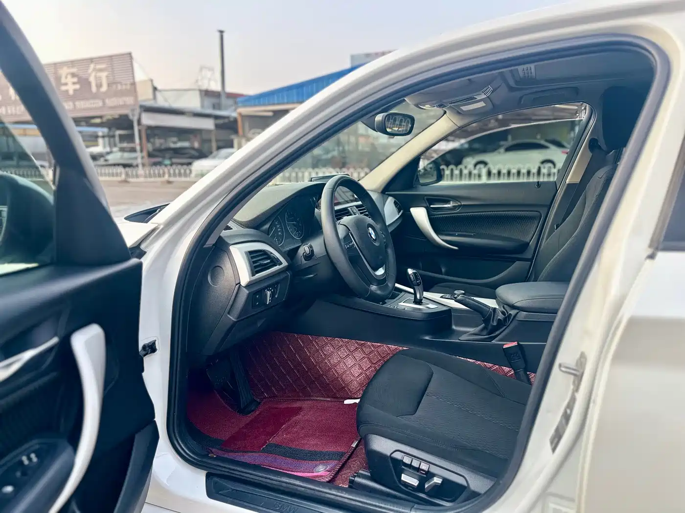 BMW 1 Series (Import) 2016 120i Leading Model фото 5