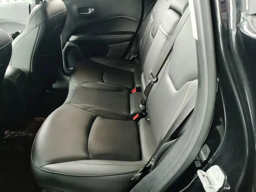 Фото 17 - Jeep Compass